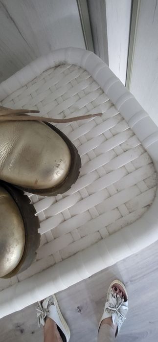 Złote botki-śniegowce