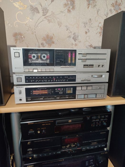 Стойка technics с колонками.