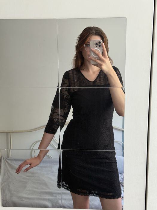 Sukienka z koronką mini czarna