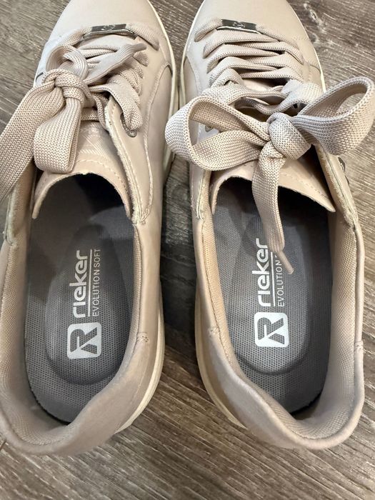 Жіночі кросівки Rieker 43 розмір колір пудровий