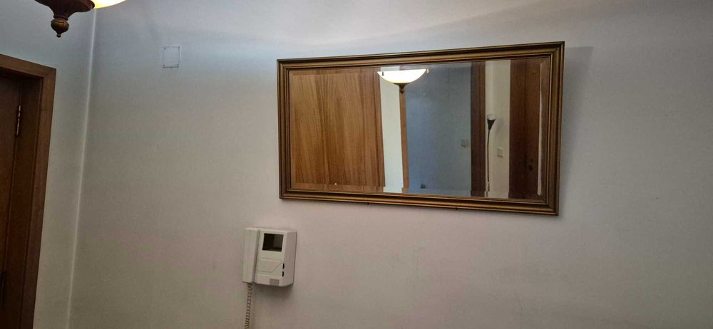 Espelho lapidado com moldura em madeira dourado velho