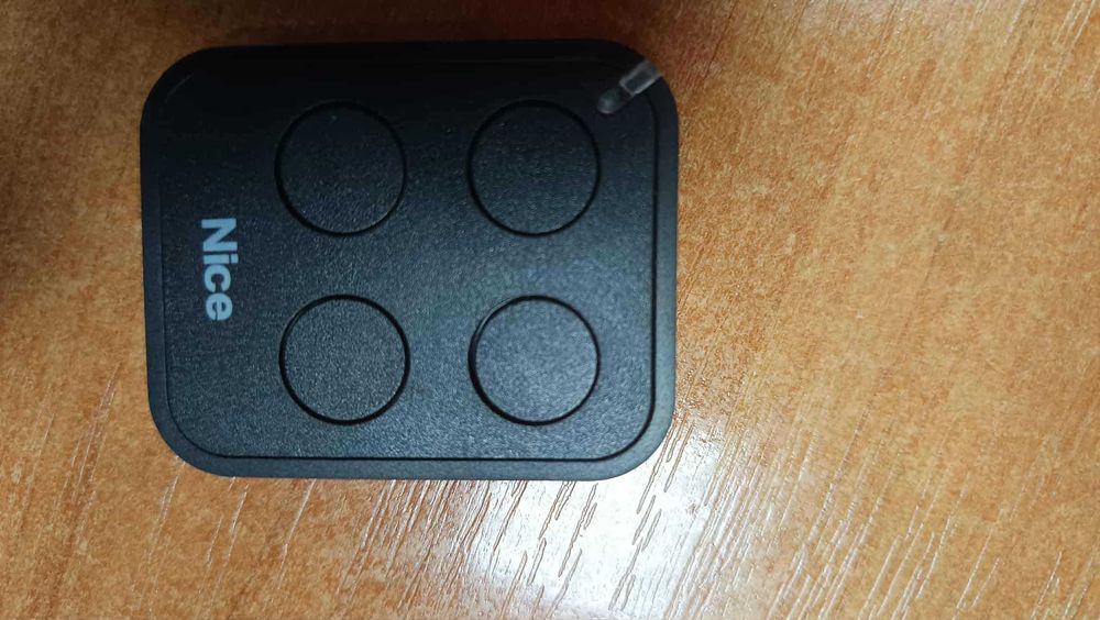 Pilot do bramy NICE FLOR FLO4RE 433 MHz lub FLO2RE wysyłka