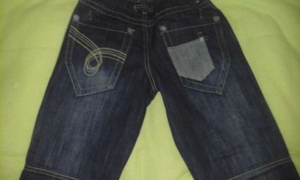 Calças de ganga novas c/etiqueta p/rapaz tamanho 6 anos