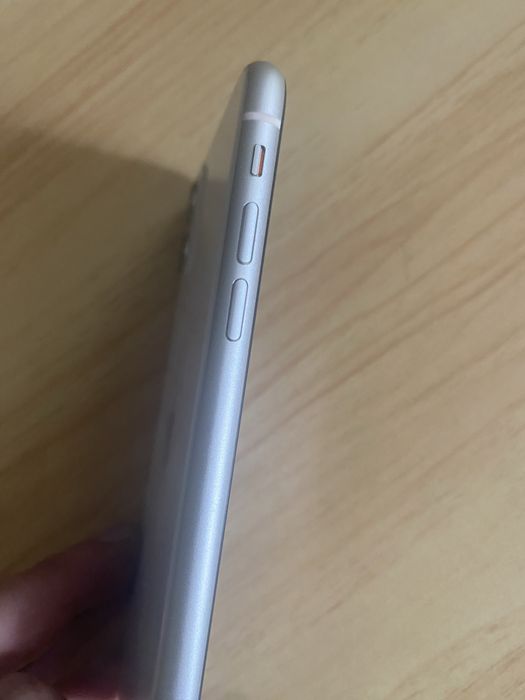 Продам Iphone 11 на 64 гб