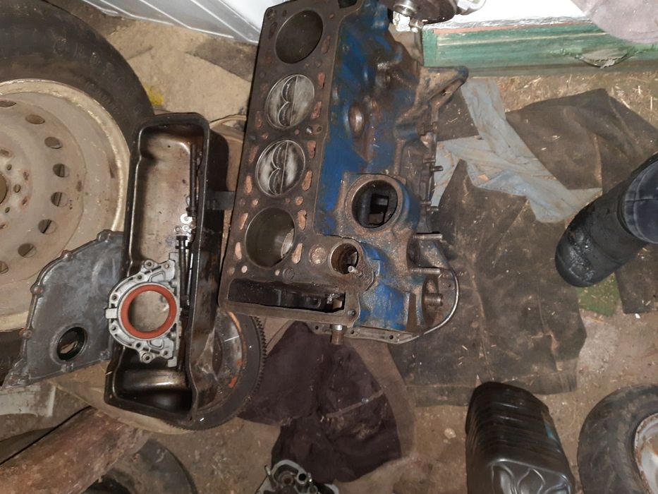 Продам блок двагателя ваз 2103