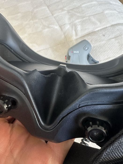 googles 2 + emotion controler 2426432717684756482