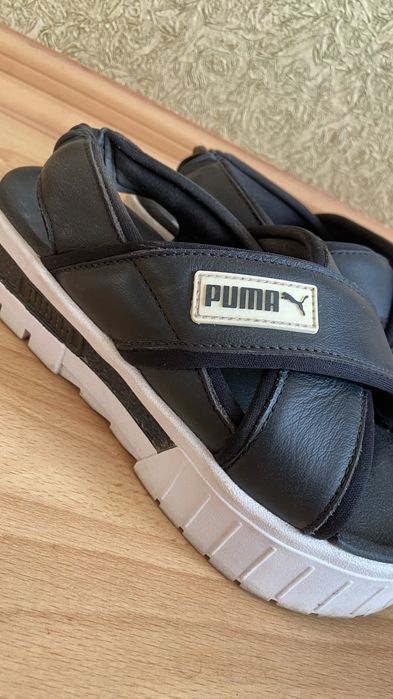 Стильні босоніжки Puma