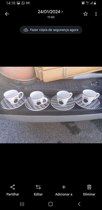 Conjunto de chaveva de café e pires para coleção