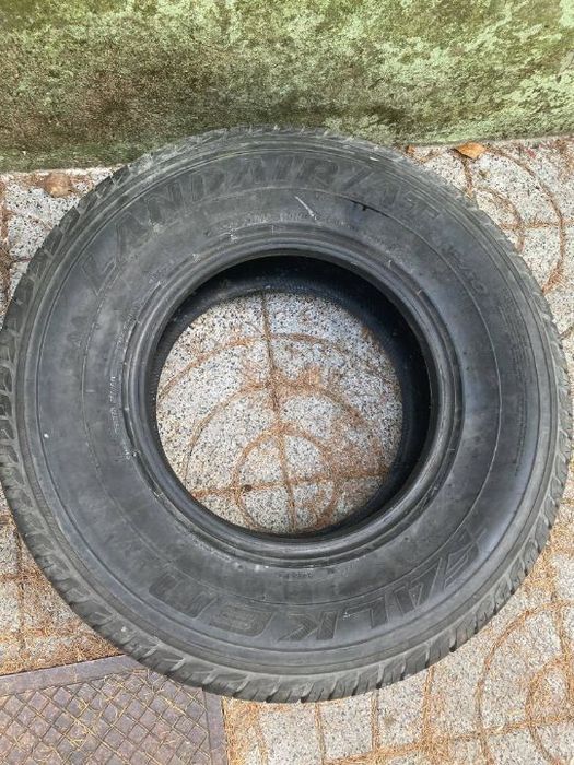 2 pneus 265/70/15 falken com mais de 90% de piso
