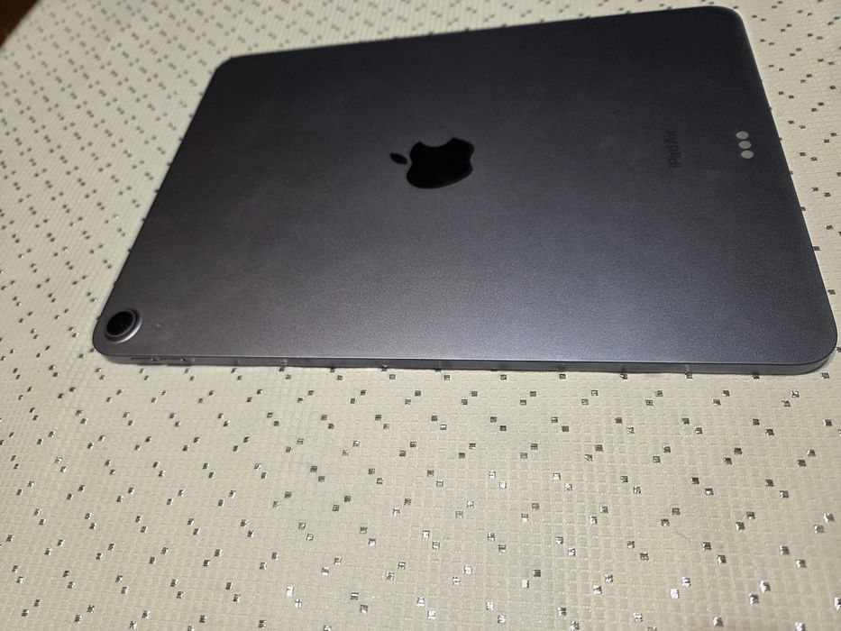 iPad Air 5. generacji 64 GB + etui + NOWY rysik
