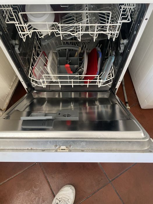 Vendo sofas, maquina de lavar a loiça e cama