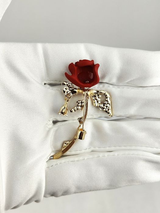 NOWA Broszka przypinka róża z cyrkoniami elegancka