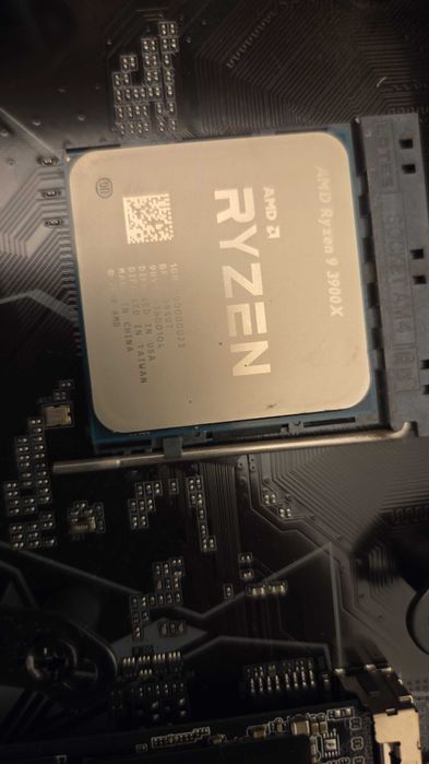 Procesor AMD Ryzen 9 3900x