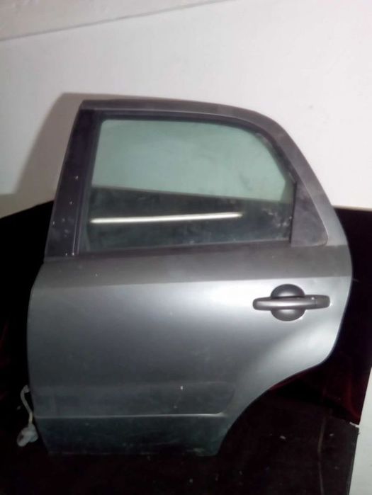 Porta Trás Esq Suzuki Sx4 (Ey, Gy)