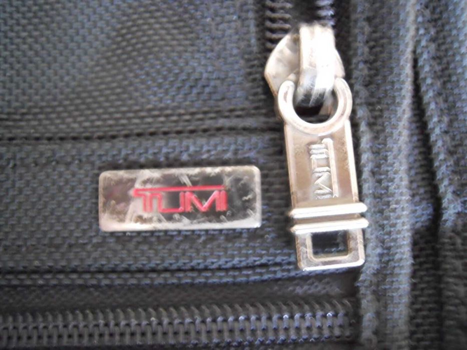 TUMI Mochila de nylon preta com compartimento para laptop, alças ajustáveis (26081D4)