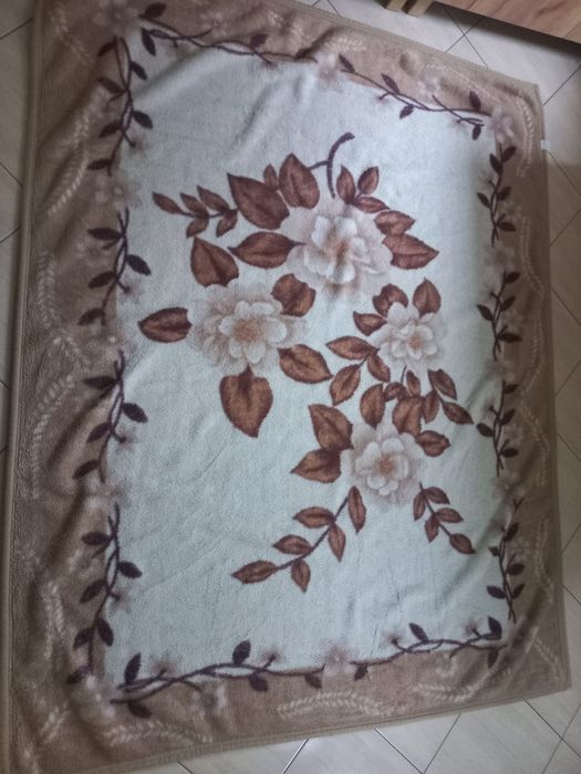 Beżowo brązowy koc w kwiaty 160x190 Truelove