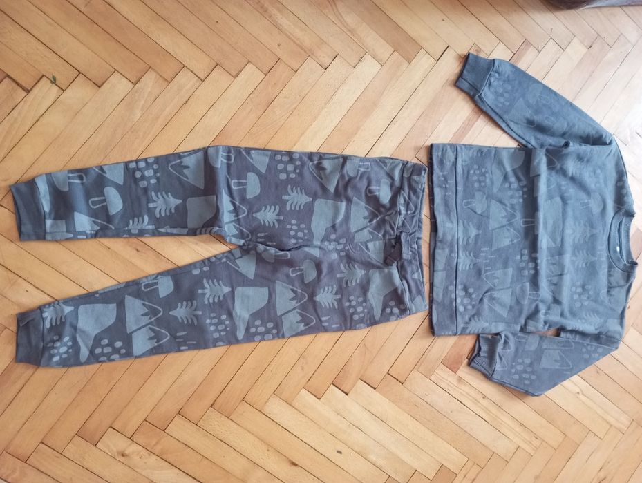 Dresy chłopięce firmy Sinsay rozmiar 128.