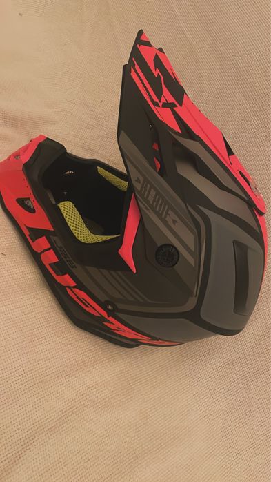 Capacete novo com estilo e seguranca tamanho S