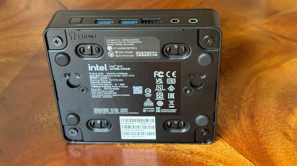 Intel NUC 11 Essential Kit NUC11ATKPE + 16 GB RAM Corsair Vengeance