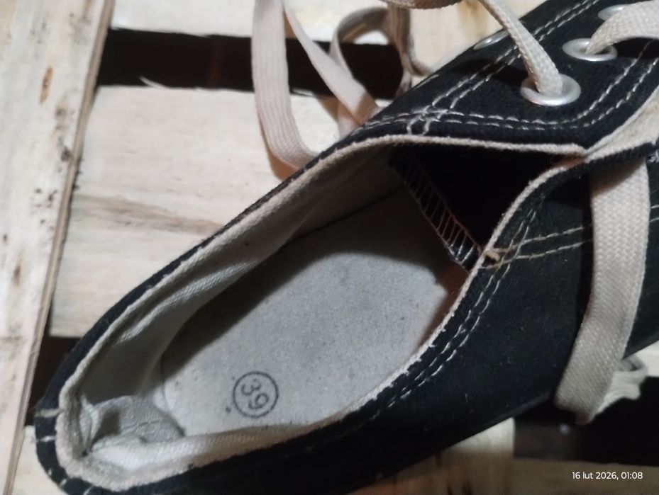 Trampki  czarne.
