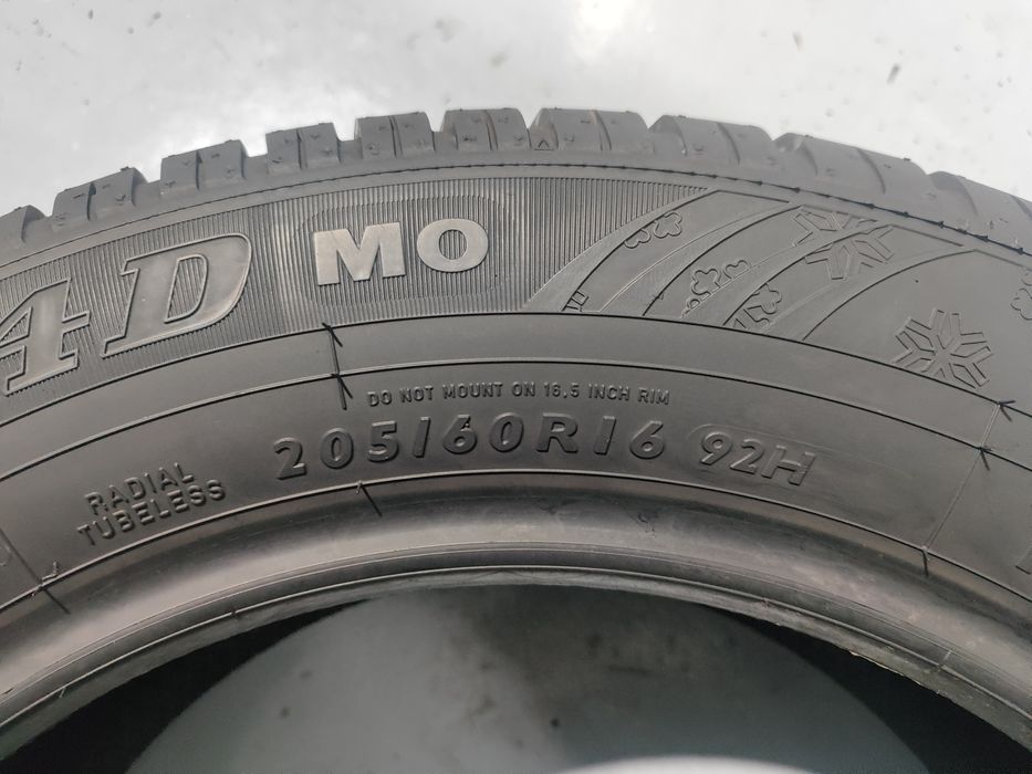 2 pneus semi novos 205-60R16 Dunlop - Oferta dos Portes