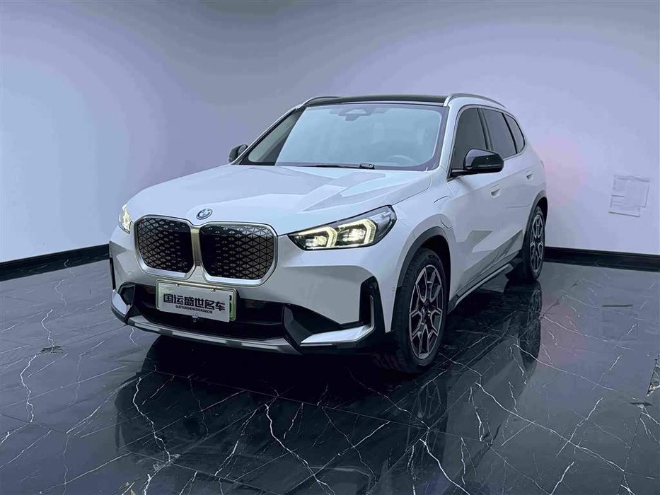 BMW iX1