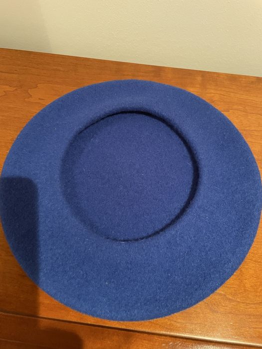 Boinas (preta de senhor + azul e vermelho de senhora)