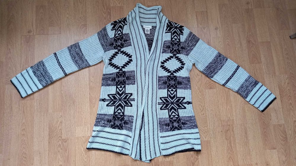 sweter z ozdobnym wzorem, rozmiar M