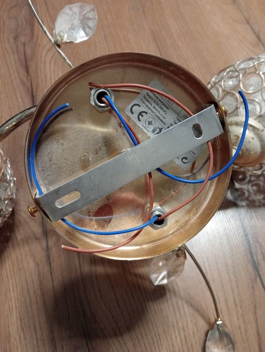 Продам люстру с лампочками