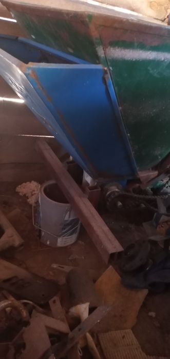 Картопле сажалка з бункером для добрив