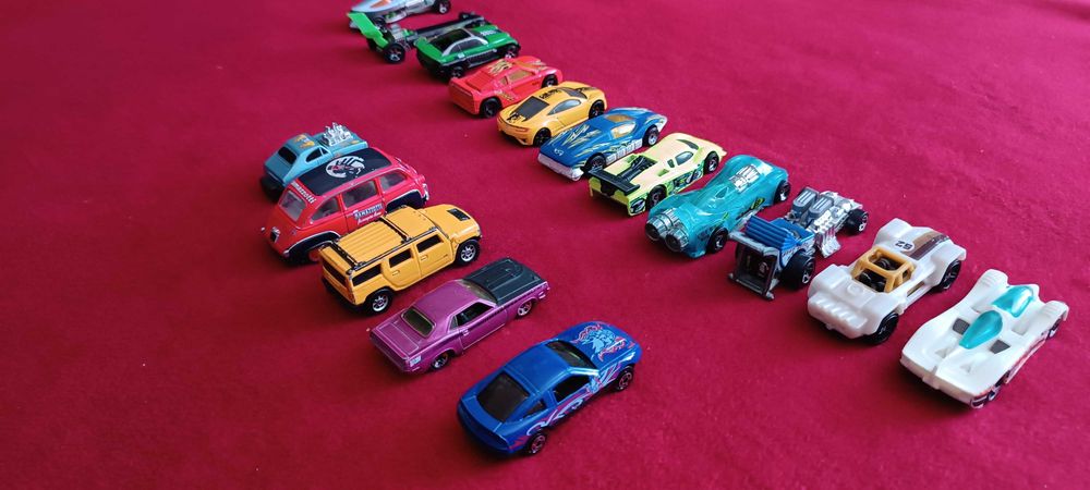 Модельки, машинки от hot wheels