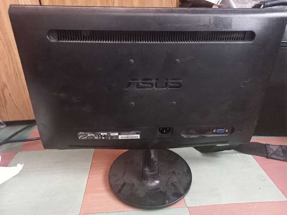 Монитор Asus VS197 18.5" (1366x768) VGA рабочий