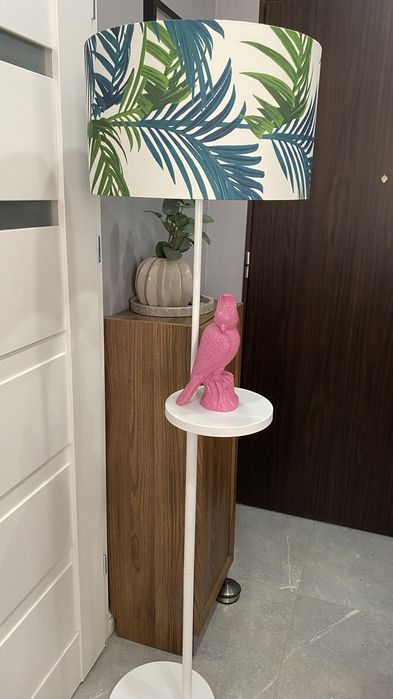 Piękna lampa stojąca