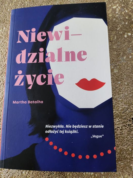 Książka: Niewidzialne życie