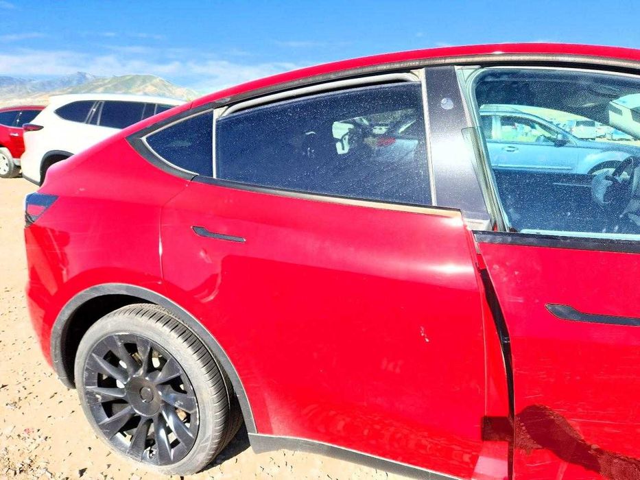 Tesla model y 2023 long range