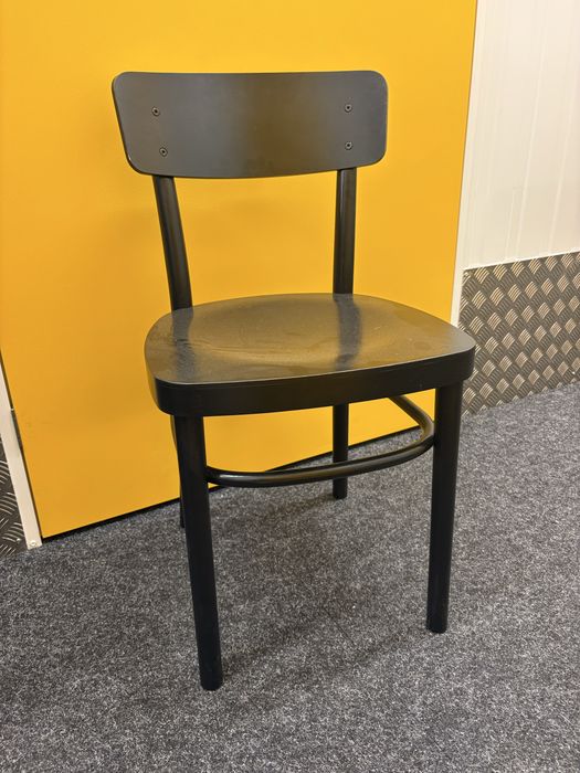 Cadeira IKEA de madeira e metal