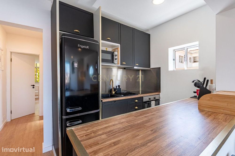 Apartamento T1 | 3 frentes | Remodelado