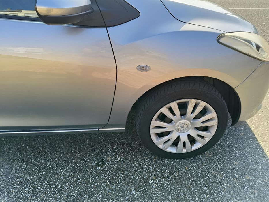 Mazda 2 de 5 lugares com 230.000km apenas  um dono .