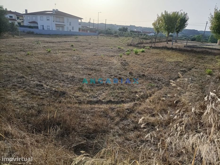 ANG902 - Terreno de 520m2 para Venda em Leiria