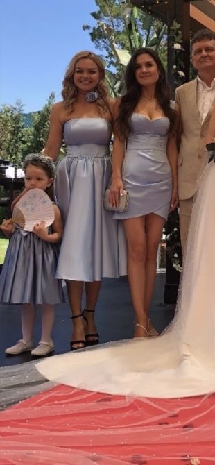 Сукня святкова  ніжно-голуба, на весілля , довжина міді…