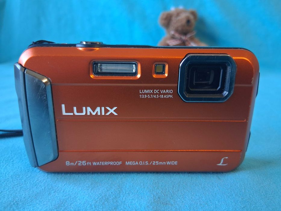 Survivalowy Panasonic Lumix DMC FT 30. Idealny na wakacje nad morzem.