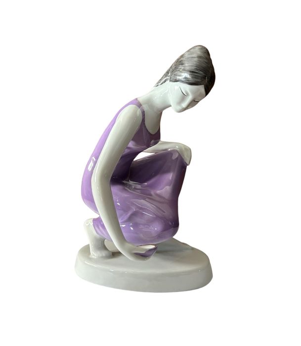 figurka Kobieta w sukni Hollohaza vintage  prl retro