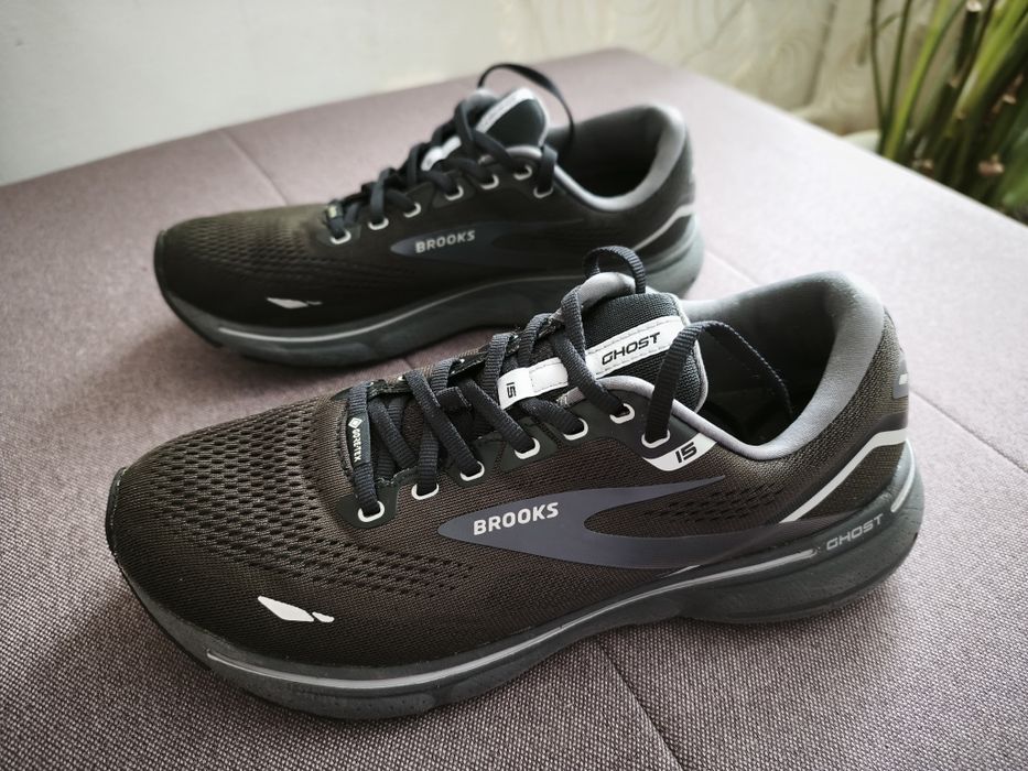Чоловічі кросівки для бігу Brooks GTS 15.