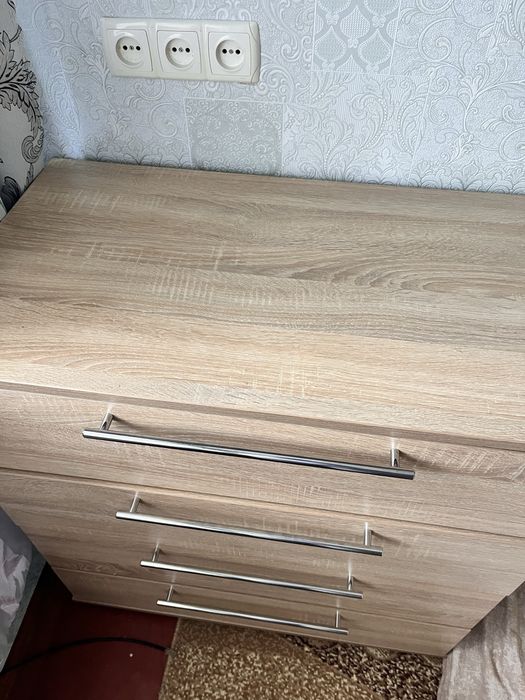 Комод із 4 висувними шухлядами