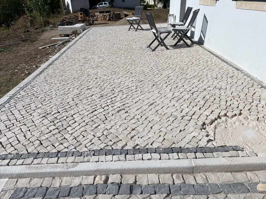 Fornecimento e aplicação de calçada á portuguesa