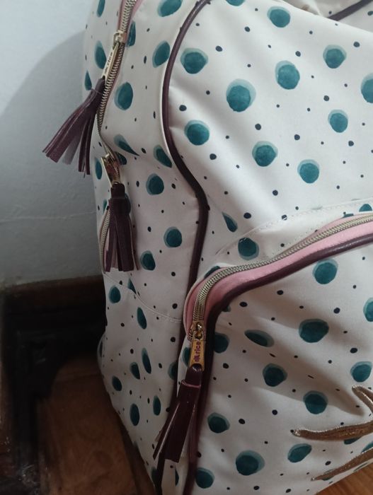 Vendo mochila de escola de menina