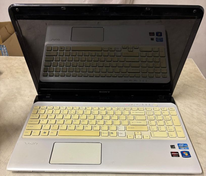 Laptop Sony Vaio SVE151C11M z zasilaczem