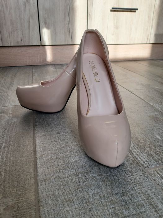 Туфлі бежеві, високий каблук