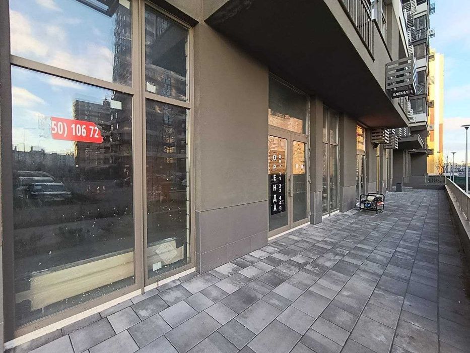 ЖК «Варшавський». Фасадне приміщення Open Space 71 м²