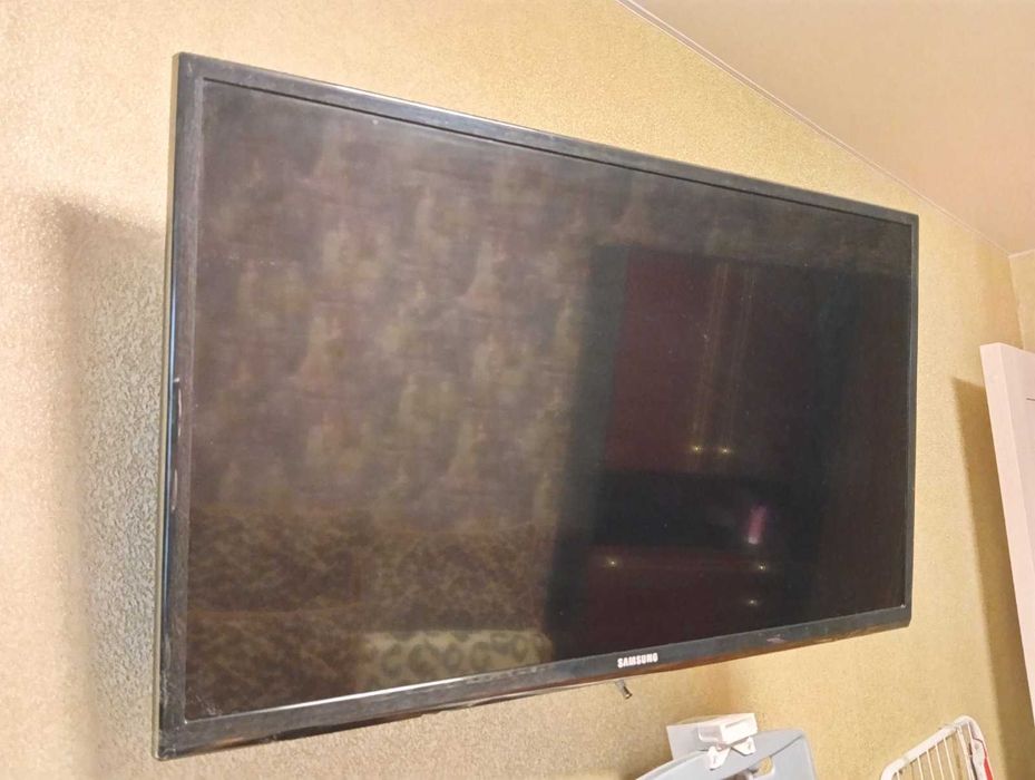 Телевізор SAMSUNG UE32FH4003W